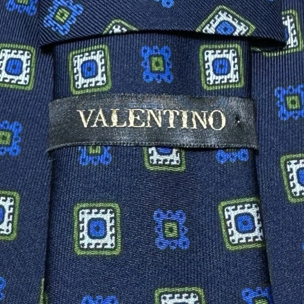 Valentino Mens Silk Tie Navy Blue Geometric Medallion Made in Italy 3.5 Inch